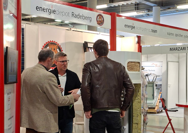 Wärmepumpe mit eigener PV-Anlage und Wärmehamster Auf dem Messestand mit Herrn Kunath