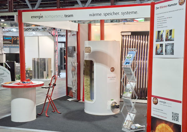 Wärmepumpe mit eigener PV-Anlage und Wärmehamster Unser Messestand mit dem Schnittmodel vom Wärmehamster